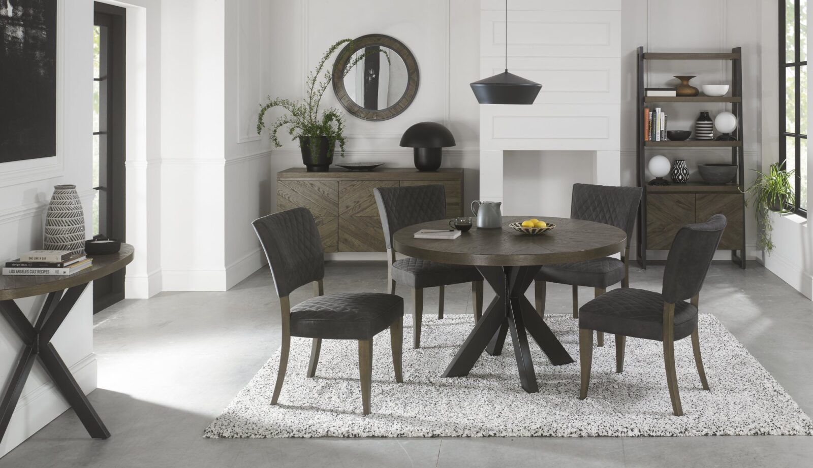 Fixed round table by Skraut Home